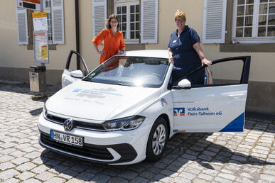 Fahrzeugspende der Volksbank