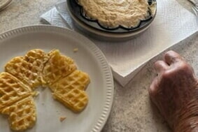 Gemeinsam Waffeln backen